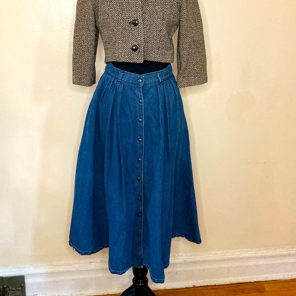 1970’s Geoffrey Hunter button-up A line denim skirt. 28” Waist